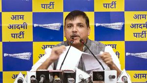AAP सांसद संजय सिंह का आरोप- सीएम केजरीवाल की जासूसी कर रही दिल्ली पुलिस