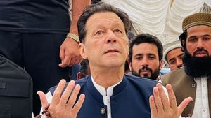 इमरान खान के पैर में नहीं था फ्रैक्चर, यूरिन में मिला कोकीन, मानसिक स्थिति भी नहीं ठीक- पाक स्वास्थ्य मंत्री 