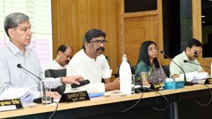 Jharkhand: कोई बुजुर्ग पेंशन से न हो वंचित... CM सोरेन का सख्त निर्देश, 30 जून तक उपायुक्तों से मांगी रिपोर्ट
