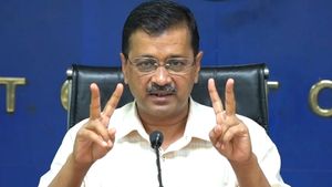 AAP का आरोप- उपराज्यपाल ले रहे हैं दिल्ली सरकार के कामों का श्रेय