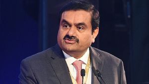Adani Group Stocks: अमेरिका में अडानी ग्रुप के इन्वेस्टर्स पर गिरी जांच की तलवार! जानें पूरा मामला