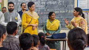 दिल्ली: आतिशी ने कैंब्रिज यूनिवर्सिटी में पेश किया शिक्षा मॉडल, कही ये बात