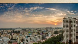 'नौकरानियां सोफे पर...', यहां की रेजिडेंसियल सोसाइटी ने नौकरों के लिए जारी किया ये अजीब सकुर्लर