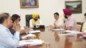 पंजाब: CM मान का श्री दरबार साहिब गुरबाणी को लेकर बड़ा फैसला, सभी के लिए प्रसारण मुफ्त होगा