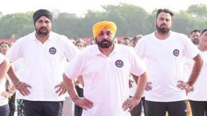 पंजाब: सरकारी कर्मचारी के लिए सेहत विभाग का आदेश, दफ्तर आने पर करेंगे योग