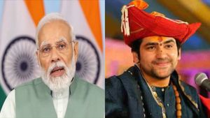 Fact Check: बागेश्वर धाम के धीरेंद्र शास्त्री को TV पर देख रहे हैं PM मोदी, क्या है Viral Video के दावे का सच