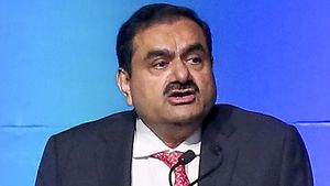 एशिया के दूसरे सबसे अमीर शख्स का तमगा गौतम अडानी से छिना, इस चीनी बिजनेसमैन ने पछाड़ा