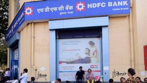 HDFC Merger: एचडीएफसी बैंक में एचडीएफसी लिमिटेड का विलय, क्या ग्राहकों पर पड़ेगा कोई प्रभाव?