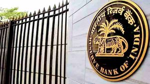 Inflation: घट रही मंहगाई, भारी नहीं पड़ेगा ईएमआई
