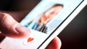 Tinder पर महिला को दोस्ती करना पड़ा महंगा, फ्रॉड का शिकार होकर गंवाई जिंदगी भर की कमाई