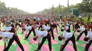 International Yoga Day: CM योगी ने की अंतरराष्ट्रीय योग दिवस के तैयारियों की समीक्षा