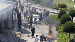 Pakistan: सेना ने 3 टॉप लेवल अधिकारियों को किया बर्खास्त, इमरान खान की गिरफ्तारी वाली हिंसा से कनेक्शन