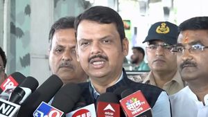 महाराष्ट्र के डिप्टी सीएम ने लगाया उद्धव ठाकरे पर आरोप