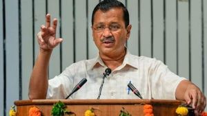 जनरल से बदतर हो गए हैं स्लीपर और AC कोच', केजरीवाल बोले, अच्छी खासी रेलवे का बेड़ा गर्क कर दिया
