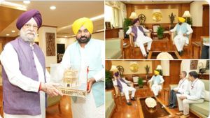 CM मान ने केंद्रीय मंत्री हरदीप पुरी से की मुलाकात, इन मुद्दों पर हुई चर्चा
