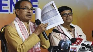 सीएम शिवराज के खिलाफ पोस्टर वॉर पर Phonepe ने जताया एतराज, MP कांग्रेस को टैग कर कहा- लीगल एक्शन लेंगे