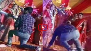 Video: स्टेज पर गिफ्ट के बाद स्टंट, शख्स की कलाबाजी देख दंग रह गई दुल्हन