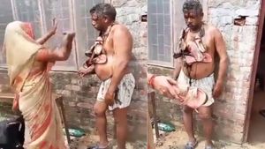 Viral Video: छेड़छाड़ कर रहा था... महिला ने जूते की माला पहनाकर चप्पल से कर दी धुनाई