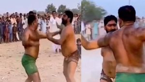 पाकिस्तान का ये कैसा गेम! एक दूसरे पर जमकर थप्पड़ बरसा रहे खिलाड़ी, VIDEO VIRAL