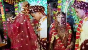 VIRAL VIDEO: सुहागरात से पहले ही खुद को नहीं रोक सकी दुल्हनिया, सबके सामने कर डाली ये हरकत