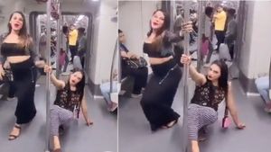 कांवड़ियों के बाद अब दिल्ली मेट्रो में लड़कियों ने किया पोल डांस, स्कर्ट में दिखाए जलवे तो बौखलाए लोग
