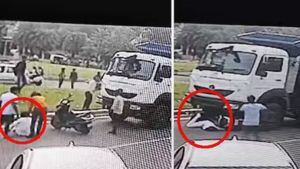 CCTV VIDEO: स्कूटी के साथ लड़की को घसीटता ले गया भारी भरकम ट्रक, फिर हुआ चमत्कार