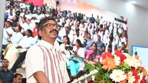 CM Soren ने 38 डॉक्टरों को दिया नियुक्ति पत्र, बोले- 50% भी बरतें ईमानदारी तो बदल जाएंगे राज्‍य के हालात
