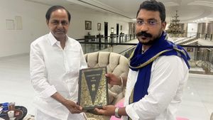 सीएम केसीआर से मिले भीम आर्मी प्रमुख चंद्रशेखर, तेलंगाना की दलित बंधु योजना को बताया रोल मॉडल