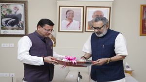 केन्द्रीय ग्रामीण विकास मंत्री गिरीराज सिंह से दिल्ली में उत्तराखंड सीएम धामी ने की मुलाकात