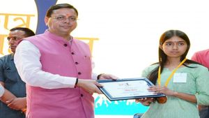 उत्तराखंड के सीएम धामी ने 10वीं, 12वीं परीक्षा में उत्तीर्ण 94 मेधावी छात्र-छात्राओं को सम्मानित किया