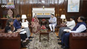 Uttarakhand: मुख्यमंत्री पुष्कर सिंह धामी ने नई दिल्ली में केंद्रीय वित्त मंत्री निर्मला सीतारमण से की भेंट 