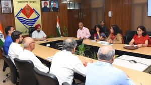 Uttarakhand: सघन मिशन इंद्रधनुष - 5.0 को लेकर मुख्य सचिव डॉ. एस.एस. संधु की बैठक, दिए ये निर्देश