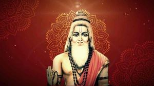 Guru Purnima: महर्षि वेदव्यास ने की थी गुरु पूर्णिमा की शुरुआत, जानें कैसे मनाएं यह पवित्र पर्व
