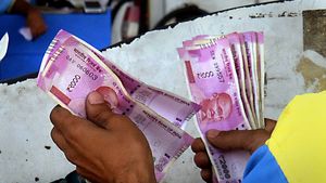 अपनी असल सैलेरी बातकर बुरा फंसा शख्स! बहस-बहस में मुंह से निकली सच्चाई, जिसका डर था रिश्तेदारों ने वही किया