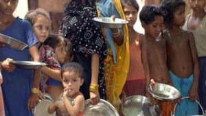 Poverty in India: कैसे कम हुई भारत में बहुआयामी गरीबी, जानें उन योजनाओं के बारे में