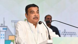 Petrol Price: नितिन गडकरी का बड़ा ऐलान, पेट्रोल के दाम 15 रुपए प्रति लीटर तक पहुंच सकते हैं