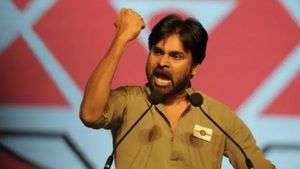 वाईएसआरसी नेताओं ने पवन कल्याण को दी चेतावनी, कहा- 'माफी मांगो या गंभीर परिणाम भुगतो'