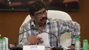 सुभाष मुंडा के परिजनों से मुख्यमंत्री हेमंत सोरेन ने की मुलाकात, कहा- परिवार के साथ सदैव खड़ी रहेगी सरकार