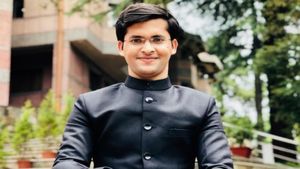 छोटी उम्र में पास की IAS परीक्षा, ऐसे सिविल सर्वेंट बना रिक्शा चलाने वाले का बेटा