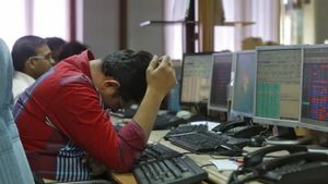 Share Market: शेयर बाजार में भारी गिरावट, सेसेंक्स में 700 से अधिक अंकों की टूट, निफ्टी भी फिसला