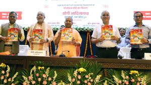 सीएम योगी ने कहा कि योजक के रूप में काम करें शोधार्थी, थोड़े से प्रयास से समाज का होगा उत्थान