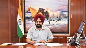 उत्तराखंड में हैलीपोर्ट और हेलीपैड्स की संख्या को लगातार बढ़ाए जाने की आवश्यकता: सीएस संधू