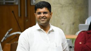 पशु स्वास्थ्य की सुरक्षा के लिए हरियाणा के प्रत्येक जिले में विशेष टीम का होगा गठन: दुष्यंत चौटाला