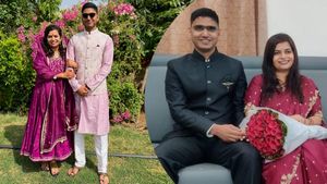 Video: ट्रेनी IPS Devendra Kumar को दिल दे बैठीं कलेक्‍टर Aparajita Singh, IAS के ऑफिस में की लव मैरिज
