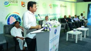 तेलंगाना: हैदराबाद में भारत की पहली बड़ी कोल्ड चेन सुविधा शुरू, KTR ने किया उद्घाटन 