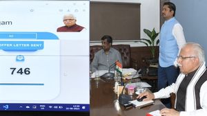 हरियाणा: CM खट्टर ने एक क्लिक से भेजे जॉब ऑफर लेटर