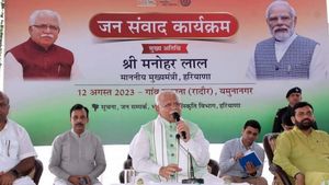 हरियाणा: जनसंवाद में CM खट्टर ने लाभार्थियों से सरकारी योजनाओं का लिया फीडबैक