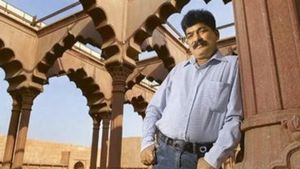 Nitin Desai: ईश्वरीय वरदान है मनुष्य जीवन, संकटों में घबराकर इसे न गंवाएं