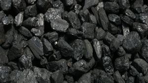 Coal: कोयले को क्यों कहते हैं काला सोना, जानें इसके उत्पादन व खपत के आंकड़े
