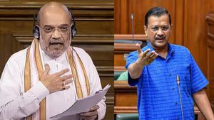 Delhi Services: दिल्ली के प्रशासन पर नए कानून से उठते सवाल